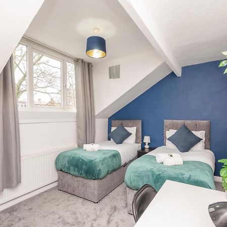 Leeds 4-Bed House - Sleeps 9 Free Parking & Wifi别墅 外观 照片