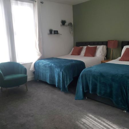Leeds 4-Bed House - Sleeps 9 Free Parking & Wifi别墅 外观 照片