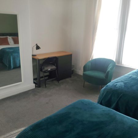 Leeds 4-Bed House - Sleeps 9 Free Parking & Wifi别墅 外观 照片