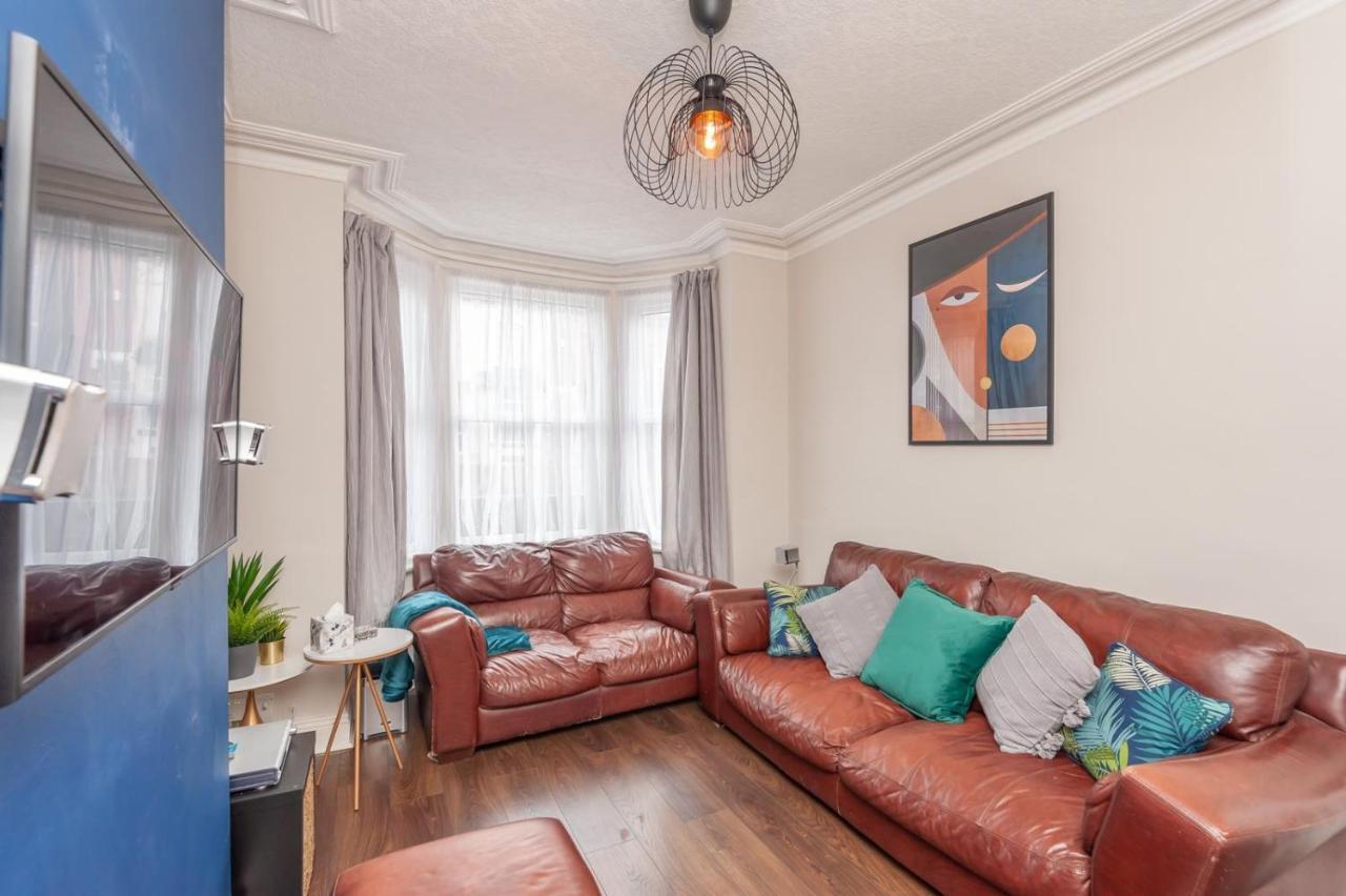 Leeds 4-Bed House - Sleeps 9 Free Parking & Wifi别墅 外观 照片