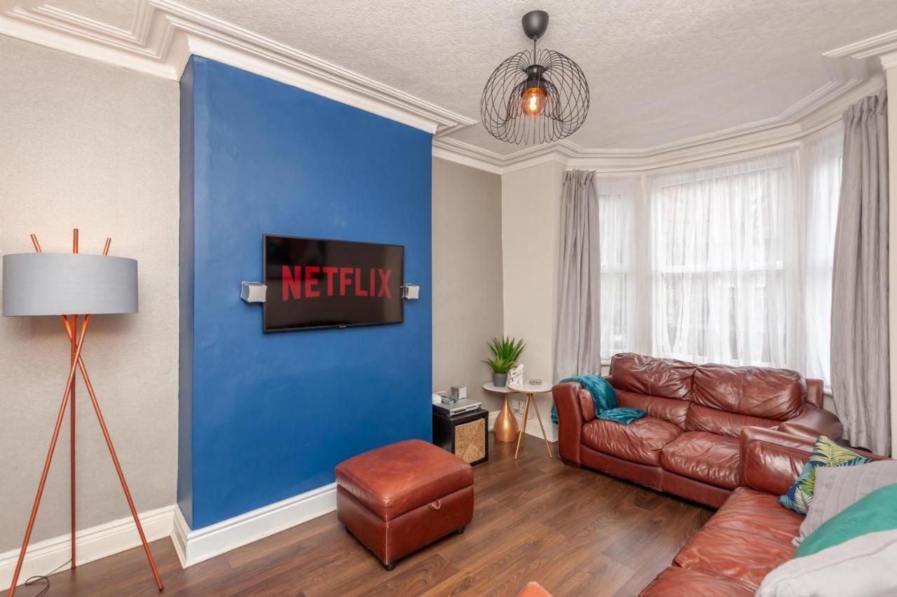 Leeds 4-Bed House - Sleeps 9 Free Parking & Wifi别墅 外观 照片