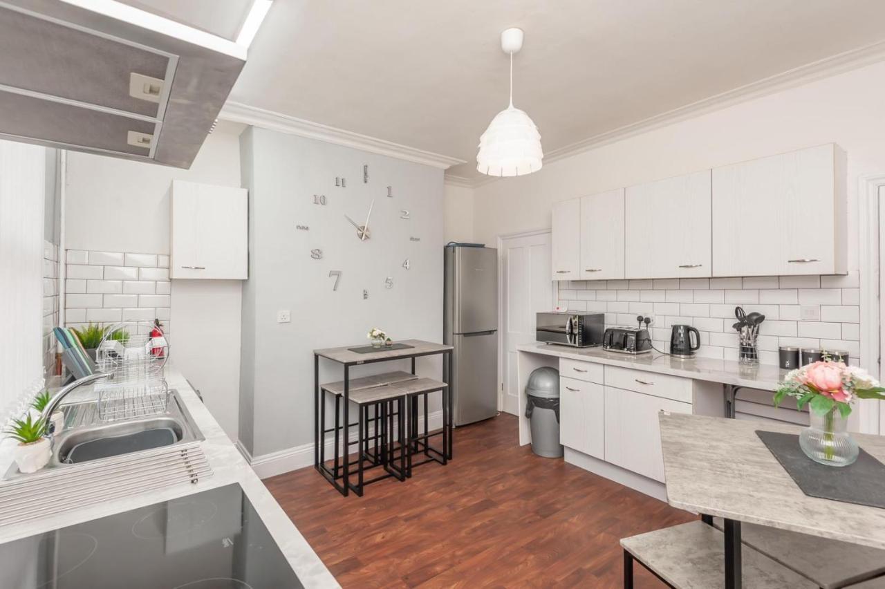 Leeds 4-Bed House - Sleeps 9 Free Parking & Wifi别墅 外观 照片