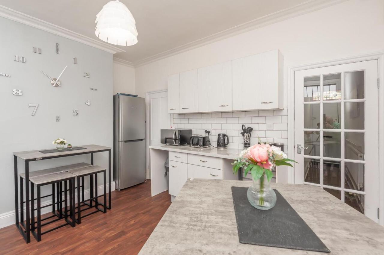Leeds 4-Bed House - Sleeps 9 Free Parking & Wifi别墅 外观 照片