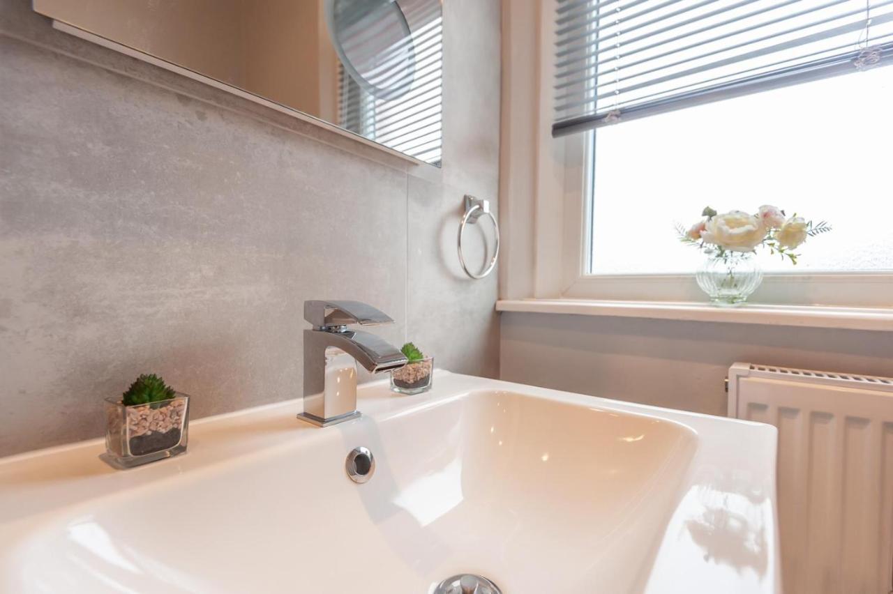 Leeds 4-Bed House - Sleeps 9 Free Parking & Wifi别墅 外观 照片