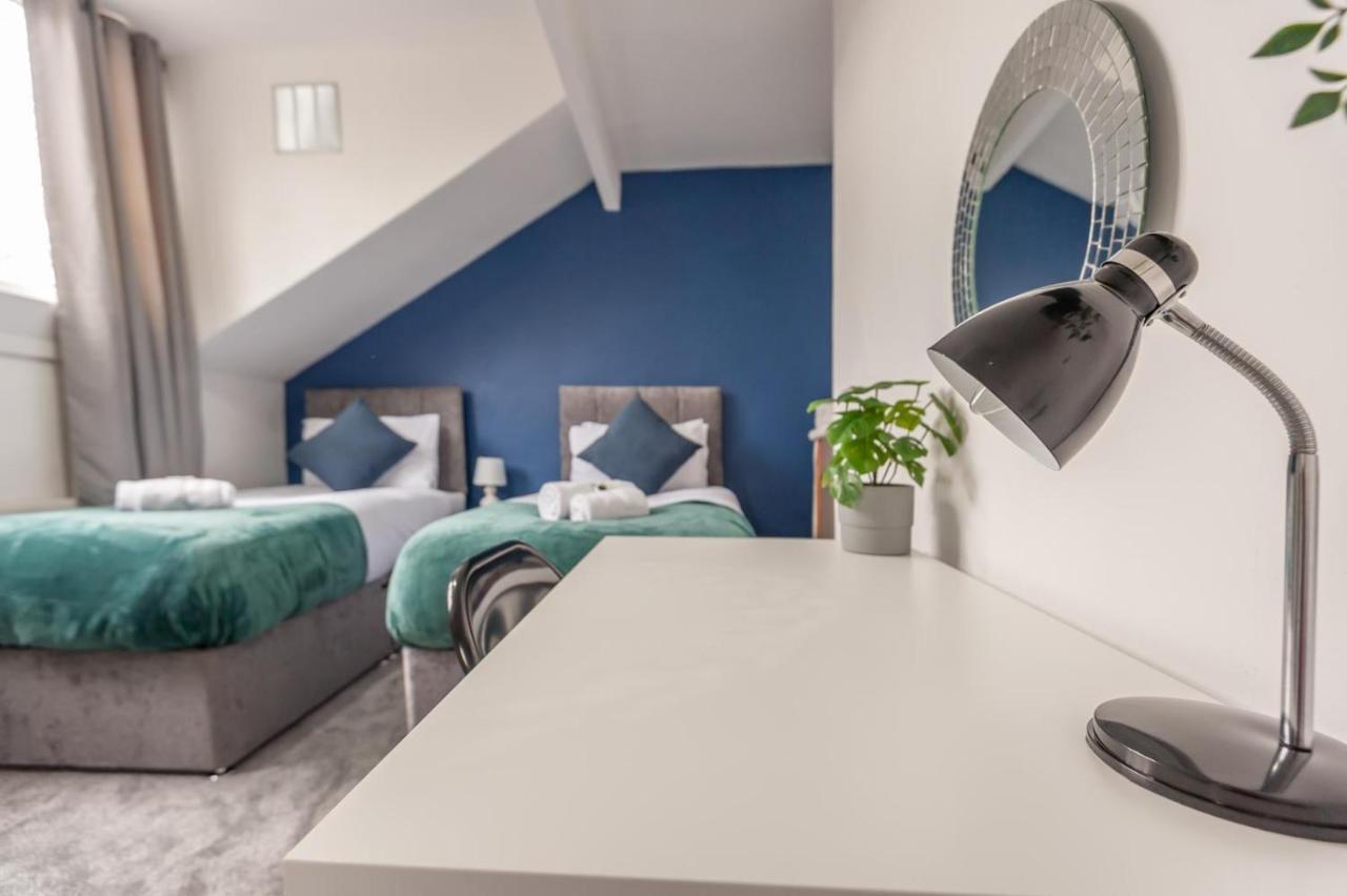Leeds 4-Bed House - Sleeps 9 Free Parking & Wifi别墅 外观 照片