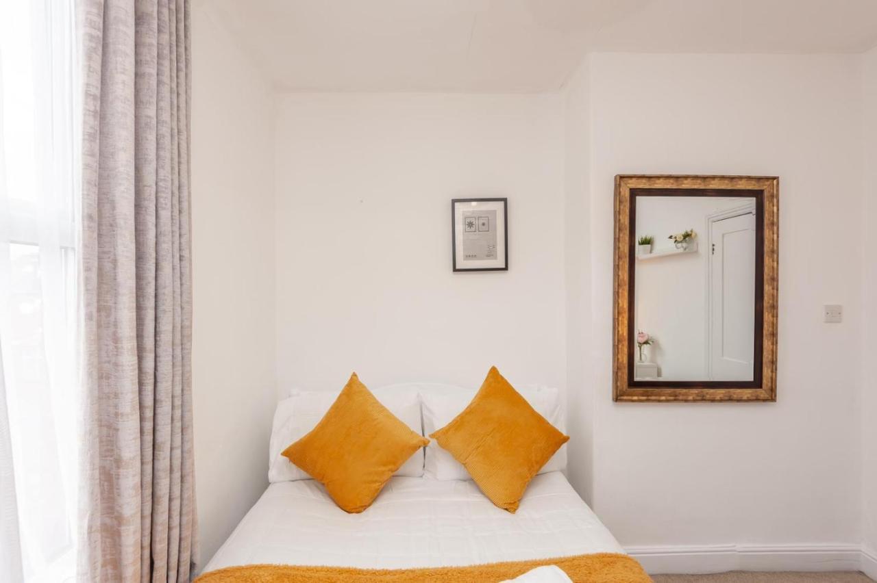 Leeds 4-Bed House - Sleeps 9 Free Parking & Wifi别墅 外观 照片