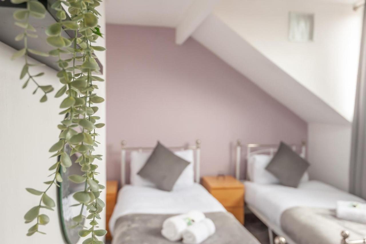 Leeds 4-Bed House - Sleeps 9 Free Parking & Wifi别墅 外观 照片