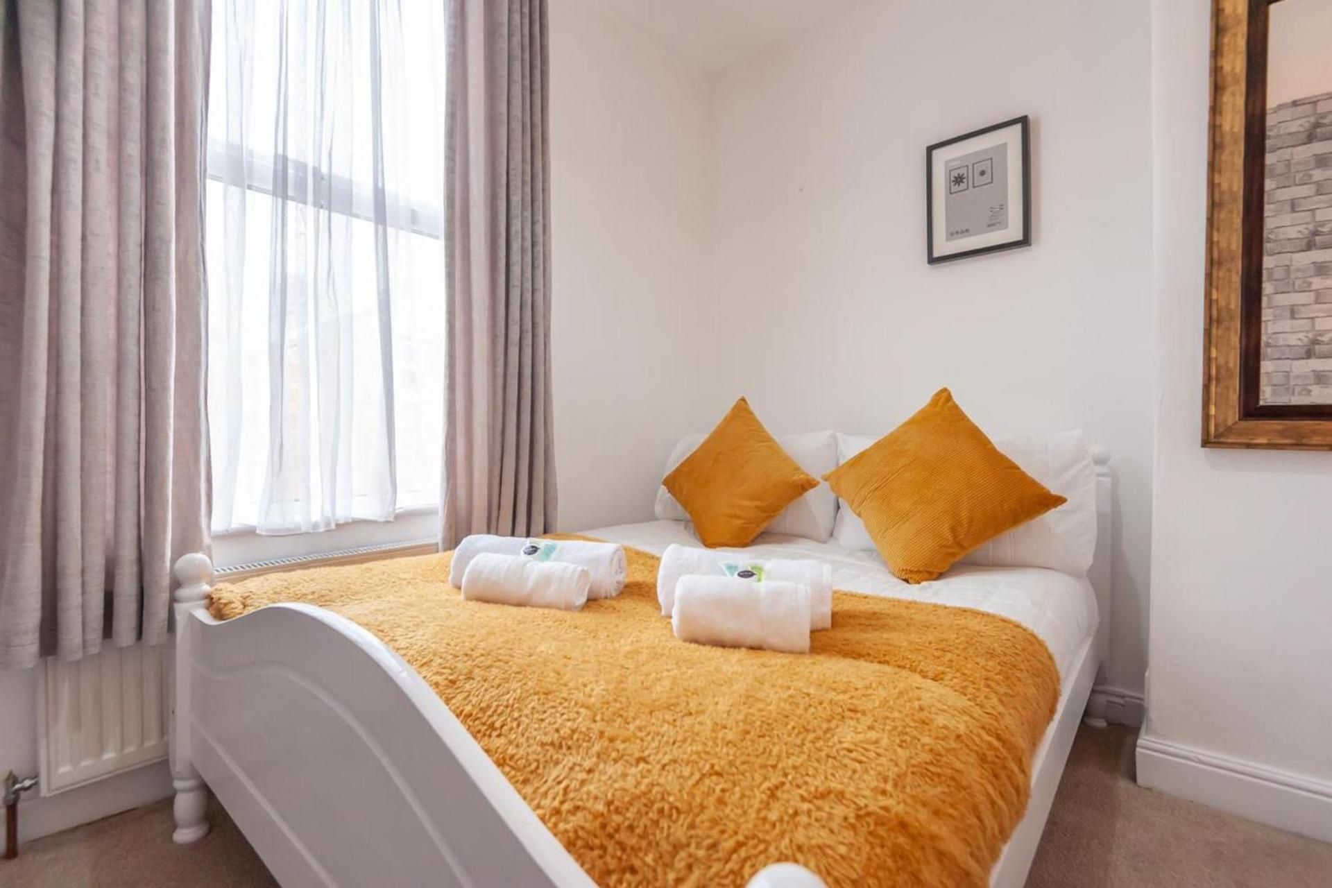 Leeds 4-Bed House - Sleeps 9 Free Parking & Wifi别墅 外观 照片